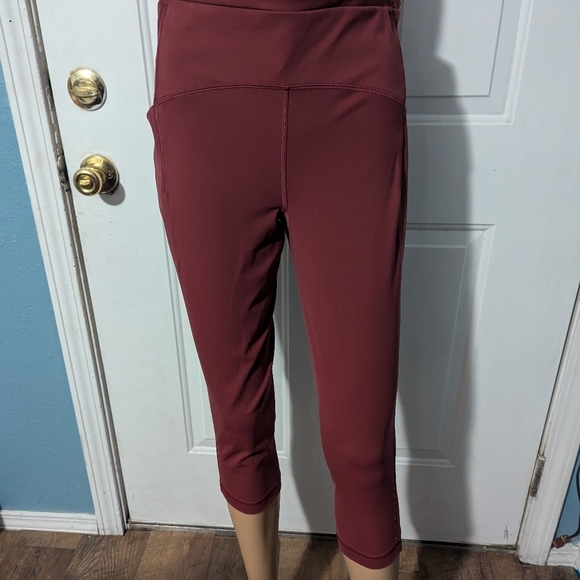 Lululemon Burgundy High-Waist Capri Leggings - Picture 5 of 7